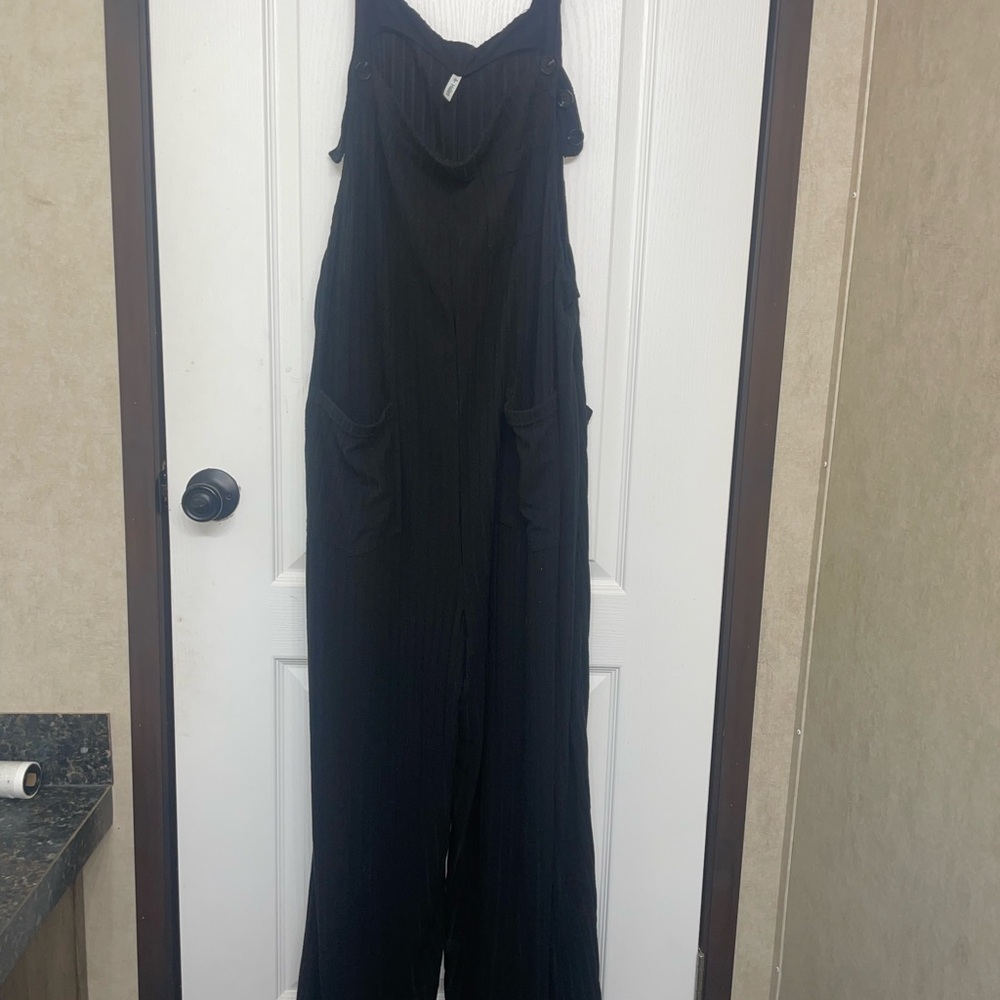 HALARA Black Wide-Leg Jumpsuit with Pockets and Adjustable Straps
